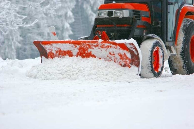 winterdienst mit professionellem maschinen